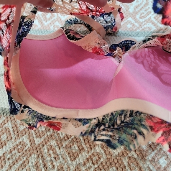 VICTORIA'S SECRET PINK BRALETTE - Picture 6 of 9